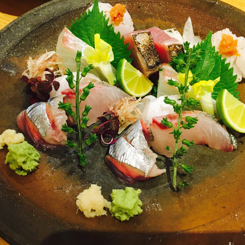 お造り盛り合わせ(酒盛りあいなる)