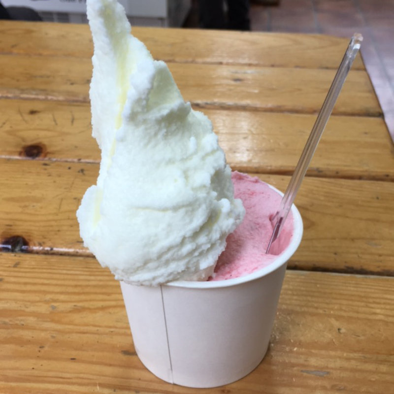 ダブルカップ(ミルク&苺ミルフィーユ)(横濱アイス工房)