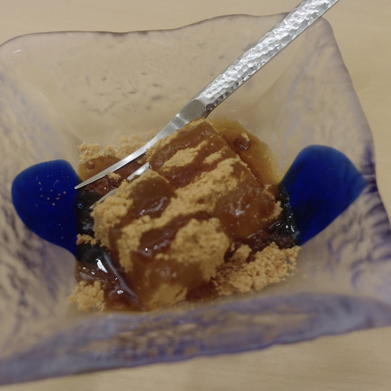 炙り小鉢丼と寿司盛り合わせ(築地 寿司清 ＫＩＴＴＥ博多店)