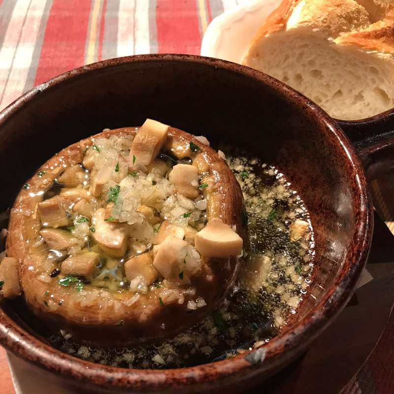 ジャンボブラウンマッシュルームのアヒージョ(CIRCULO 丸の内)