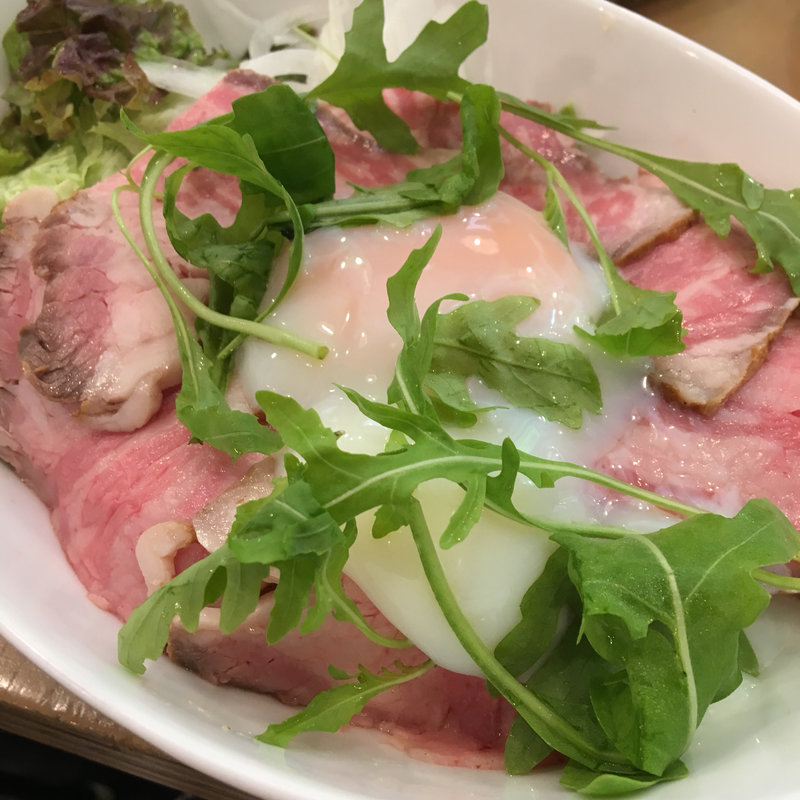 ローストビーフ丼(えびキング)