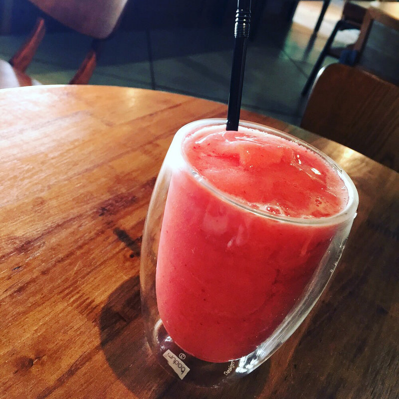 アップルジュースaddラズベリー、ピーチソース(ネイバーフッドアンドコーヒー 中山手通2丁目店 （Neighborhood and Coffee）)