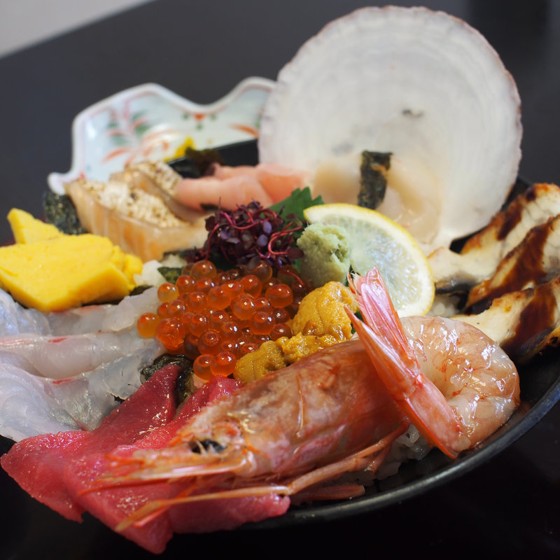 ボリューム満点！満足度高めの大阪府で見つけた海鮮丼