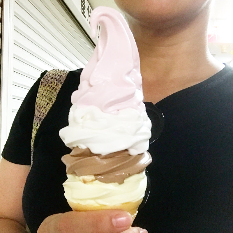 ソフトクリーム（中）4段(デイリーチコ)