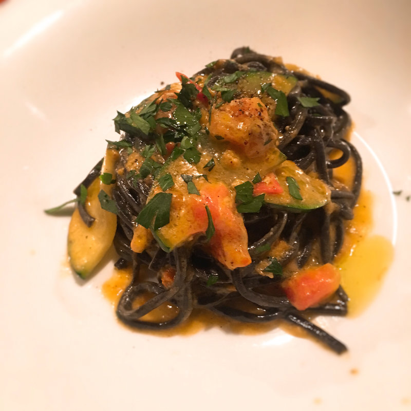 ウニのバターソースの黒いタリオリーニ(クオーレアズーロ)