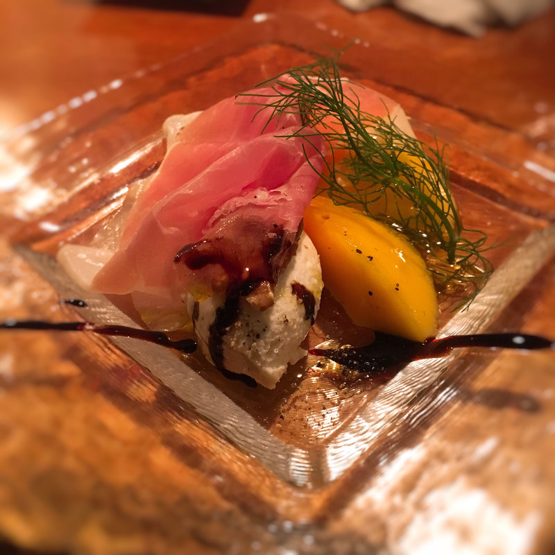 生ハムとマンゴーのゴルゴンゾーラムース(クオーレアズーロ)