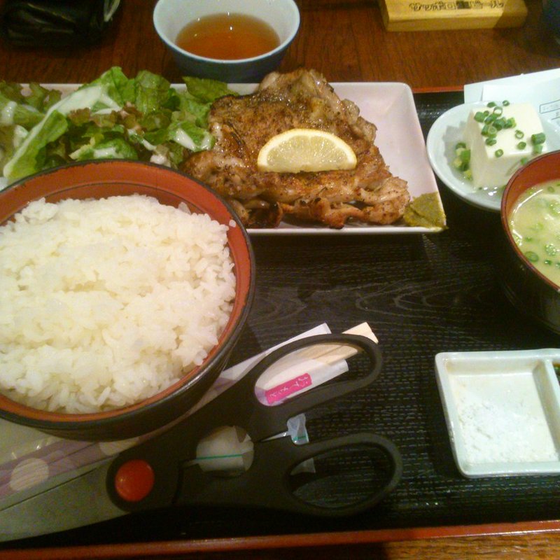 地鶏ももの一枚焼きランチ （お新香、冷奴、スープ、ライス付）(鳥一代 新橋店)