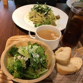 ハーブチキンと茸のジュノベーゼパスタ(Cafe & Dining ballo ballo 渋谷店)