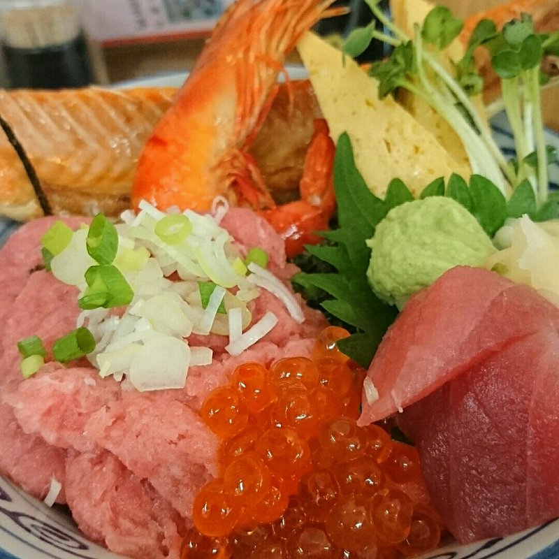 贅沢丼(たらく尾久駅前店)