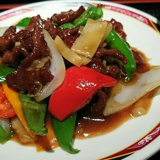 牛肉のオイスター炒め(台北夜市 新宿NSビル店 （タイペイヨイチ）)