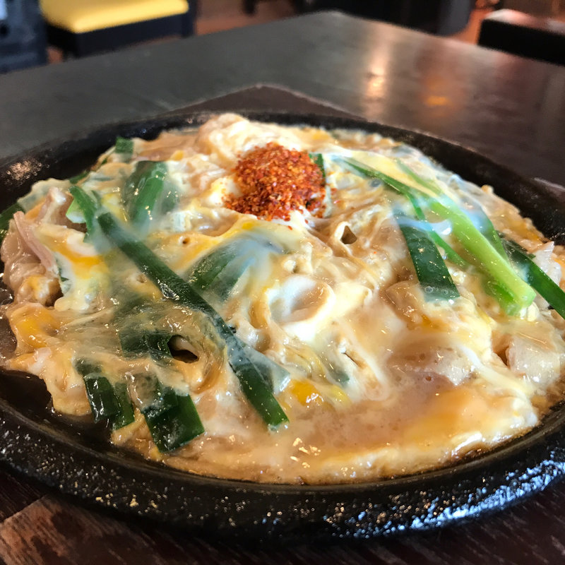 もつにら玉子とじ(はかたきねやうどん原田店)