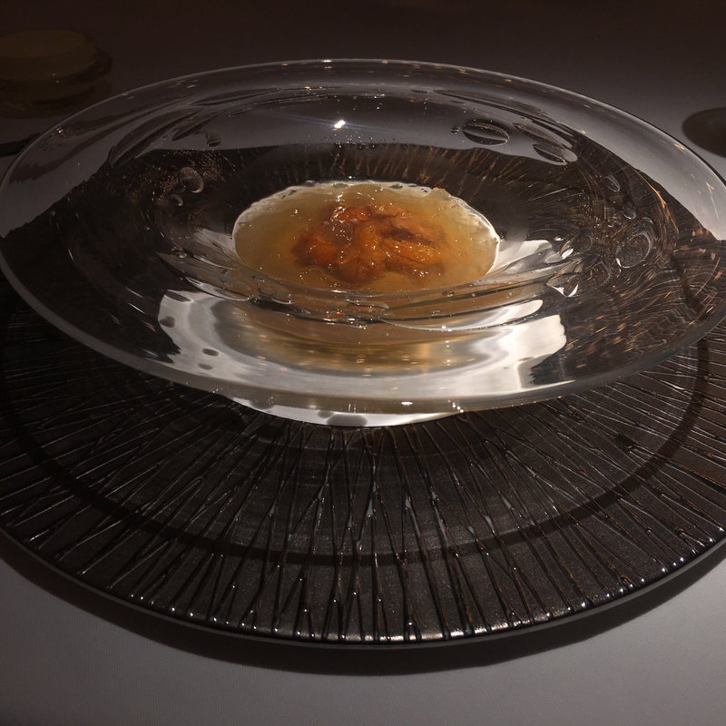 雲丹 人参のムース コンソメドクリュスタセのジュレ(銀座レカン)