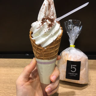 コーヒー香る北海道牛乳ソフトクリーム(5 CROSSTIES COFFEE グランスタ店)