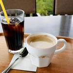 コーヒーとアイスコーヒー(眺めのいいカフェ パ・ノ・ラ・マ )