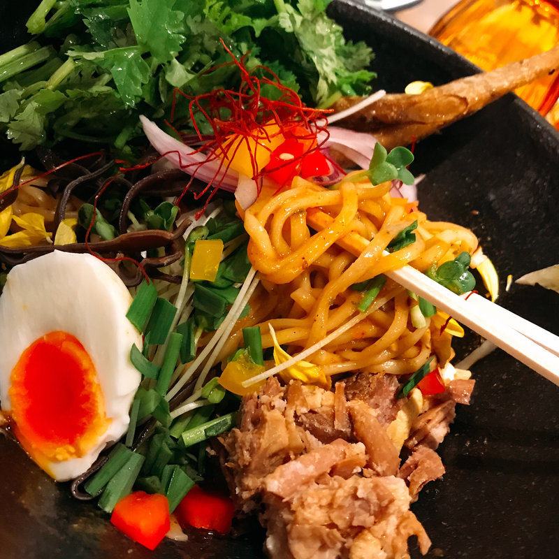 スパイスパクチーまぜそば(スパイスラーメン 点と線.)