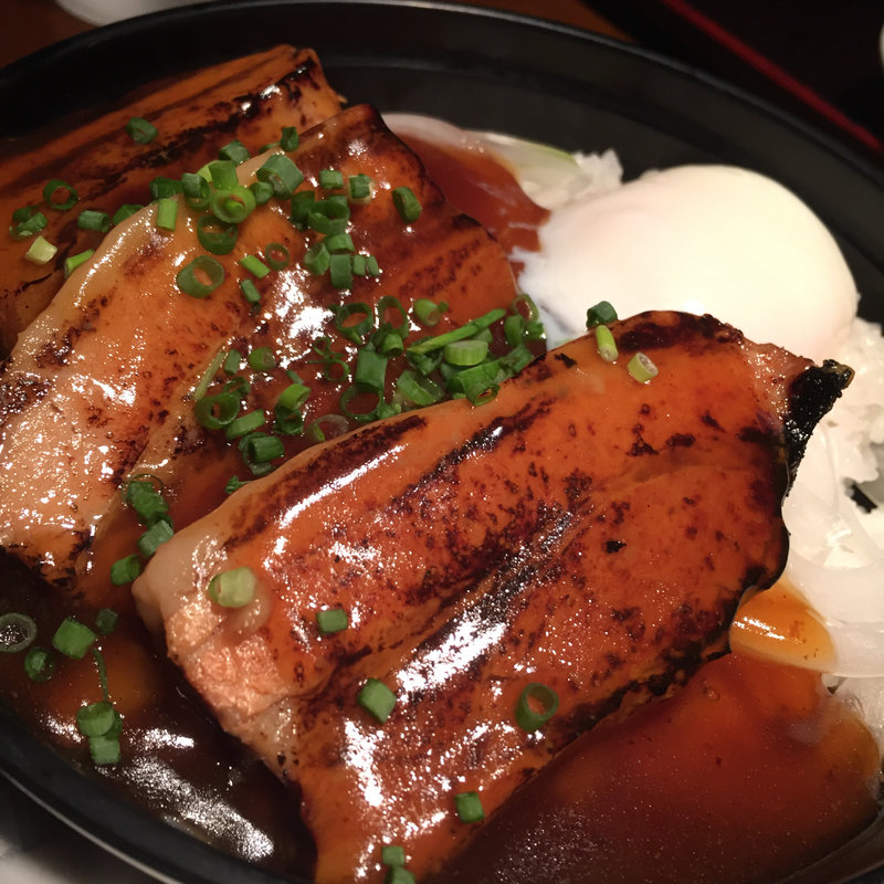 黒豚の角煮丼(隠れが酒房 はんぞう)