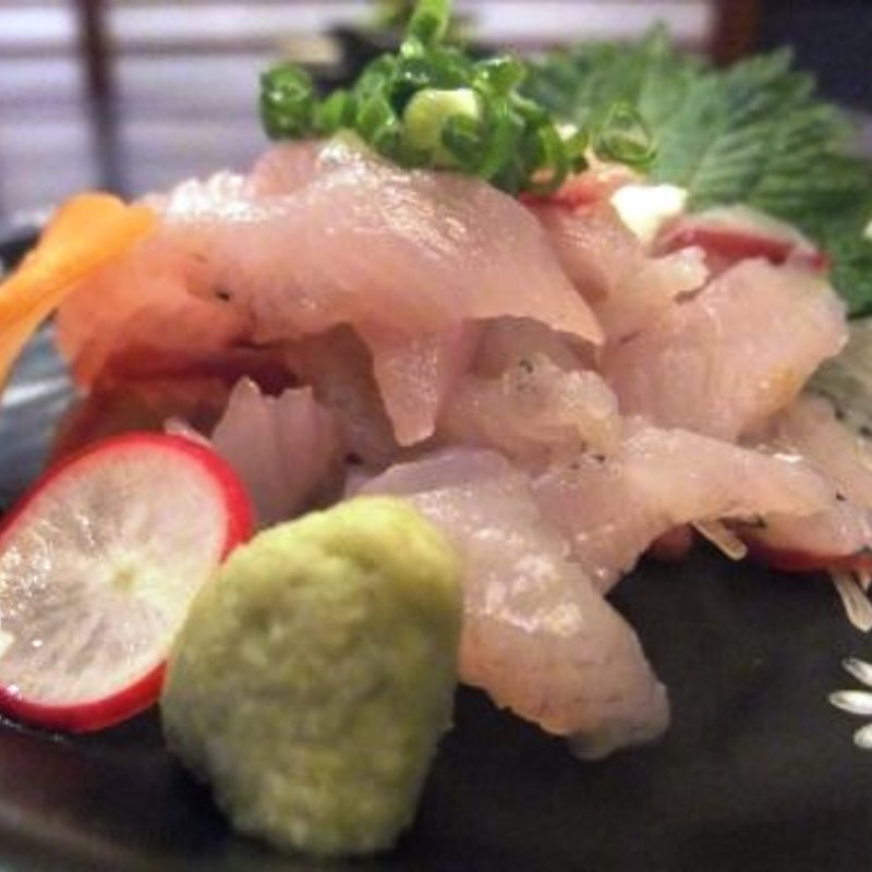 アゴ(トビウオ)の刺身(大衆割烹 なわのれん)