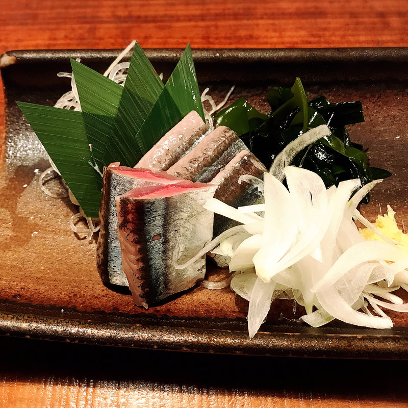 新サンマ刺身(オサカナヤ 魚哲 中目黒店)
