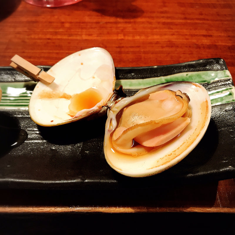 焼はまぐり(オサカナヤ 魚哲 中目黒店)