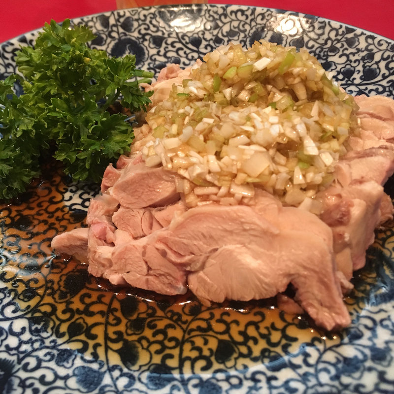 特製ソースかけ蒸し鶏(上海家庭料理 大吉)