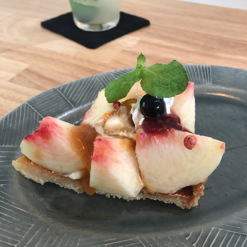 桃のタルト(cafe百音)