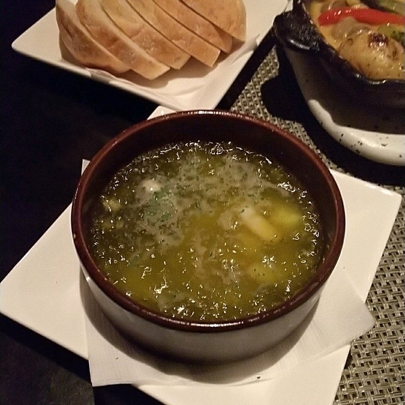 海老のアヒージョ(happy dining cLover （ハッピーダイニング クローバー）)