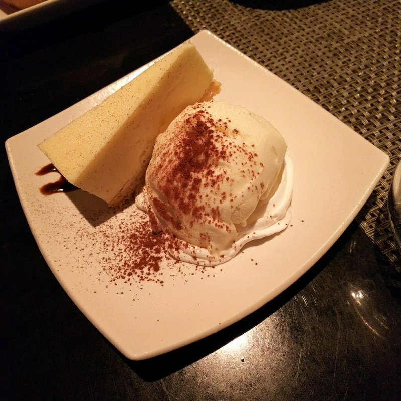 チーズケーキとバニラアイス(happy dining cLover （ハッピーダイニング クローバー）)