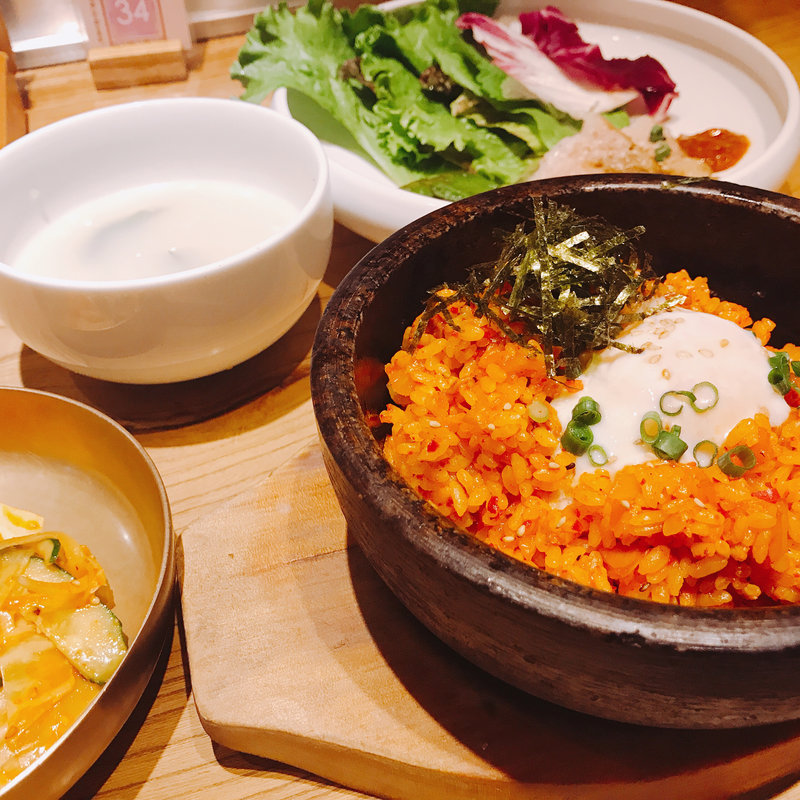 サムして食べる熟成キムチ炒飯セット(水刺齋（すらんじぇ）渋谷ヒカリエ)