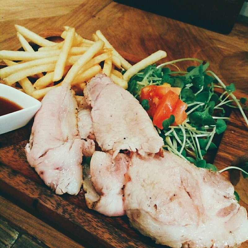 炭火焼　低温ローストポーク(炭火焼×ビストロ YAKIYA （ヤキヤ）)