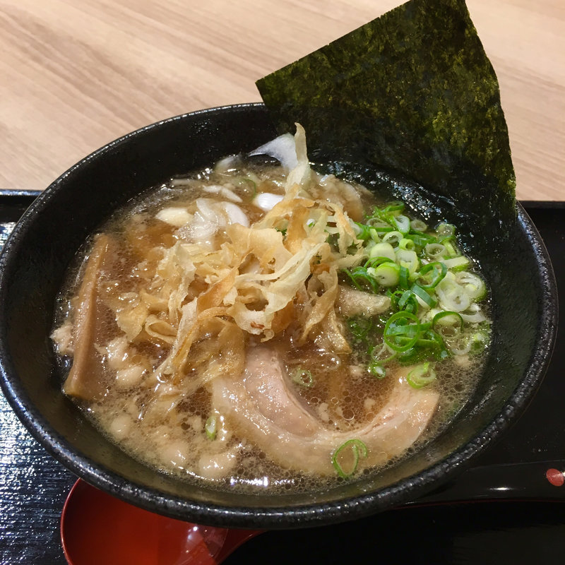 センザン醤油玉ねぎラーメン背脂太麺(みけ家)