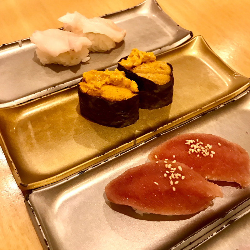 つぶ貝、塩水うに、味わいたらこ(町のすし家 四季花まる すすきの店)