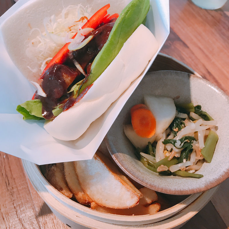 Bao ハーブ三元豚の土手煮(Far Yeast Tokyo〜Craft beer&Bao)