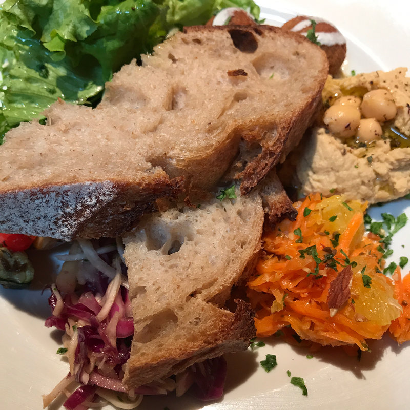 サラダ5種天然酵母バケットと付き(GARDEN HOUSE Kamakura ガーデンハウス鎌倉)