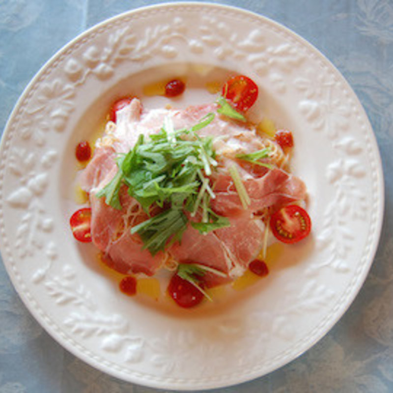 夏季限定！生ハムとミニトマトの冷製パスタ(カフェレストラン ヴィーニュ )