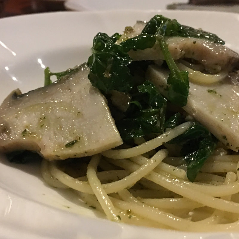 千葉県産黒鮑 バジリコ ケッパー風味のスパゲッティーニ(トラットリア ダディーニ)