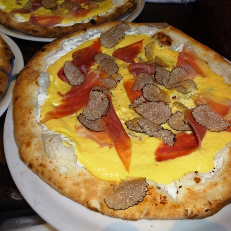 日替わりピッツァ（水牛リコッタチーズとスクランブルエッグ・チレント産トリュフとプロシュート！）(SAKURAGUMI (さくらぐみ))