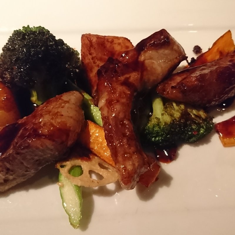 イベリコ豚の中落カルビアジアンソースで(草木万里野 太田店 )