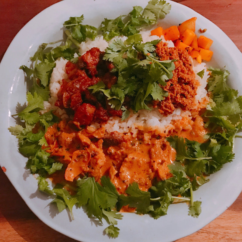 3種盛り、パクチーもりもり(スパイスカレー て)