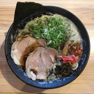 黒とんこつ(熟成豚骨ラーメン専門 一番軒 今池FC店)