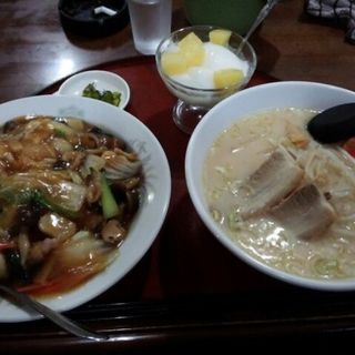 トンコツら～セット(台湾料理 利葒縁 )