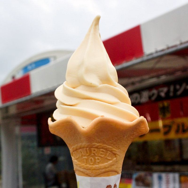 岡山県産 白桃ソフトクリーム(豊浜サービスエリア（上り線）スナックコーナー )