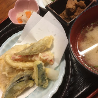 白身魚と夏野菜の天ぷら定食(魚河岸割烹さかなや千本一 （うおがしかっぽうさかなや せんぼんいち）)