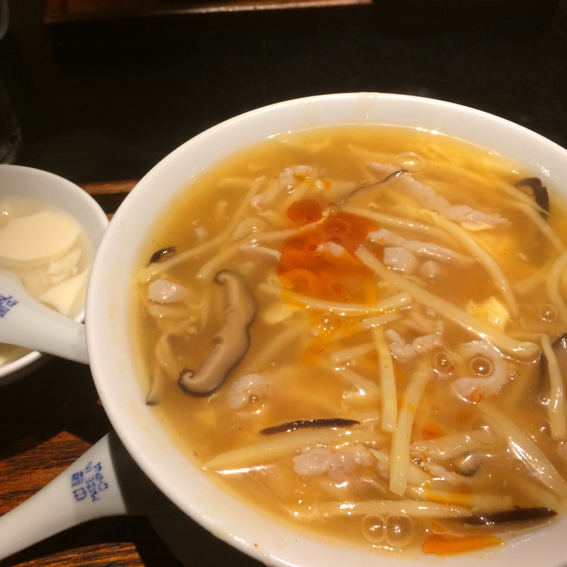 酸辣湯麺(新亜飯店千駄ケ谷店)