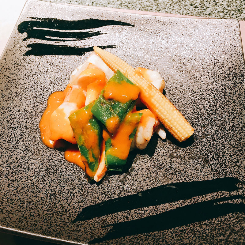 紫檀コース 本日の魚介料理1皿目(鉄板焼 山海)