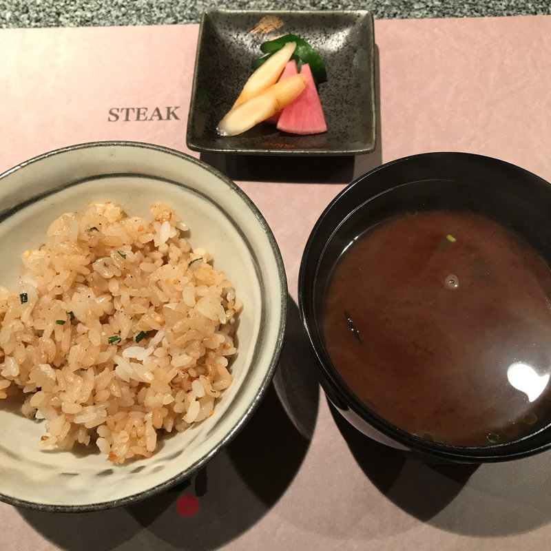 紫檀コース ガーリックライス、赤出し、香の物(鉄板焼 山海)