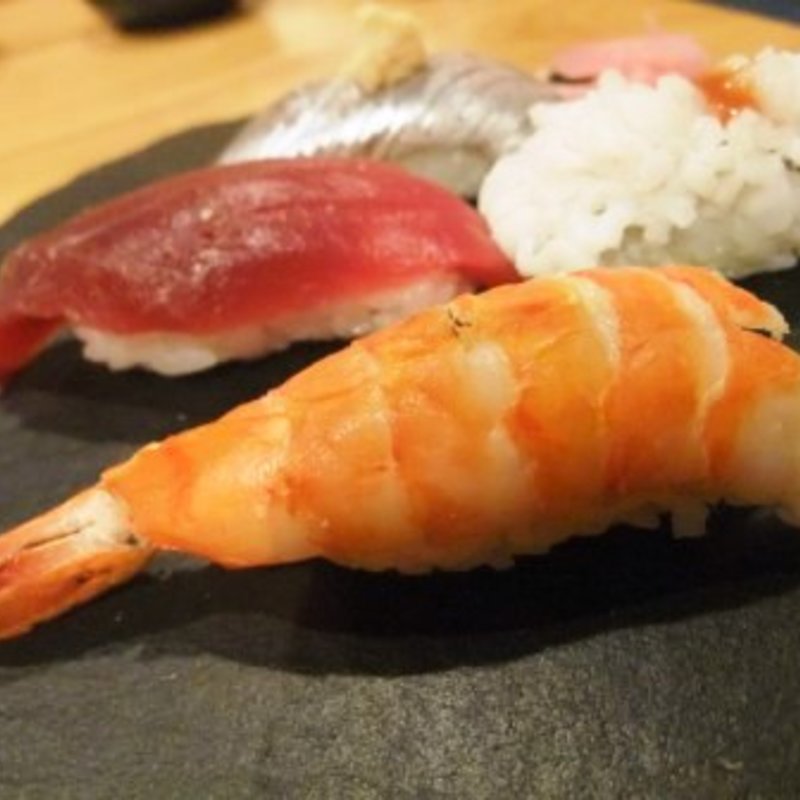 寿司おまかせにぎり　4カン(立呑み もんぞう)