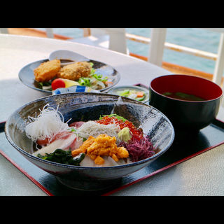 特選海鮮丼(海辺)