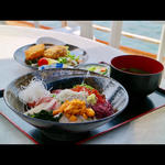 特選海鮮丼(海辺)
