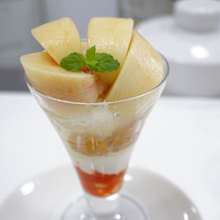 白桃クリームパフェ(成城Le Fruitier)