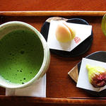 上生菓子抹茶セット（白桃・イチジク）(喫茶きはる )